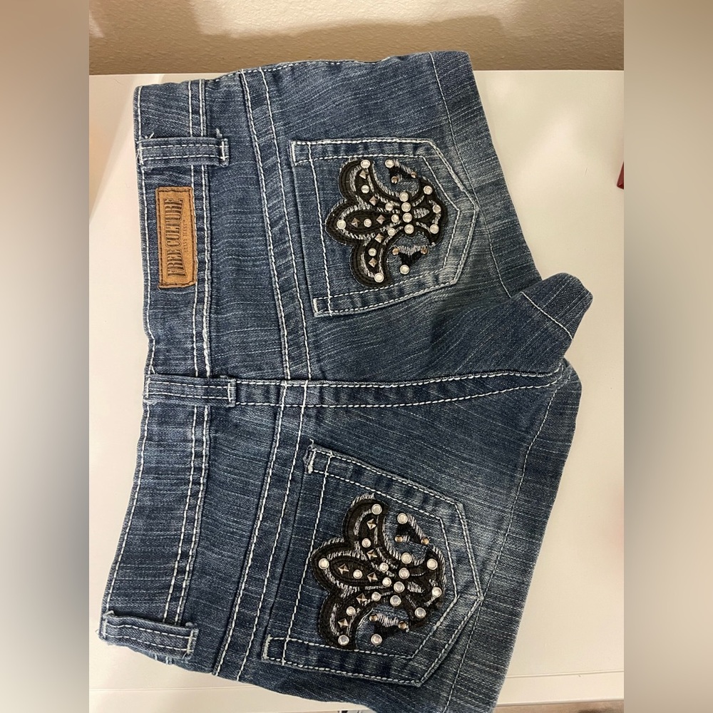 Free Culture Lowrise Shorts